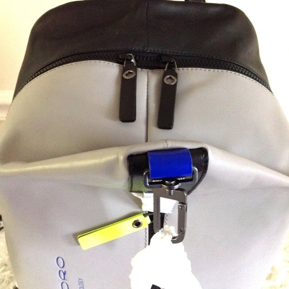 Piquadro Downtown Leather Backpack - Picture 12 of 12